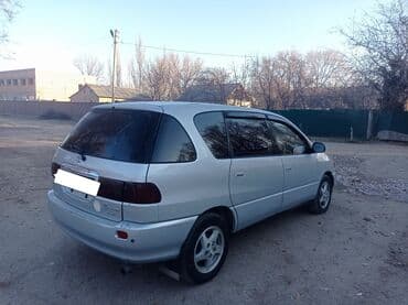 камера на зил: Toyota Ipsum: 1999 г. — 4