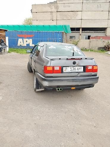 Volkswagen Jetta: 1992 г., 1.8 л, Механика, Бензин, Седан at lalafo.kg Volkswagen Jetta: 1992 г., 1.8 л, Механика, Бензин, Седан
