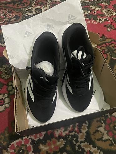 Босоножки, сандалии, шлепанцы: Мужские кроссовки, 42.5, Adidas, Новый, цвет - Черный — 1