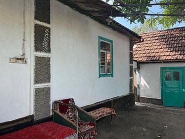 домо: Продаётся сельский дом с большим зелёным двором и садом. Описание: - — 3