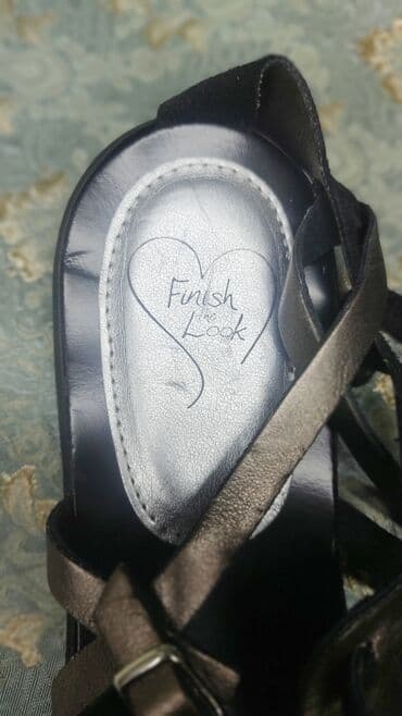 шлепка: Продаю шлепки, сандали, босоножки. Производство Италия. Натуральная — 2