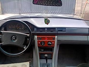 subaru 2018: Mercedes-Benz W124: 1990 г., 3 л, Седан — 2