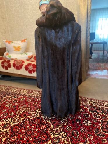 шуба кроликовая: Продаю шубу норка цельная 
Размер 46 к низу чуть расклешоная 
Новая — 3