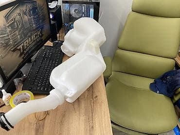 лобовые стекла вольво: 🇷🇺 **Бачок омывателя лобового стекла для Volvo FH** 🔧 Продаем бачок — 1