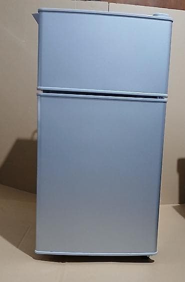 Компактный двухкамерный холодильник серого цвета - Форм‑фактор