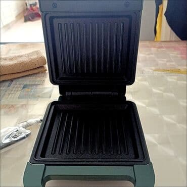 Компактная, переносная сэндвичница и не только, в тёмно-зелёном