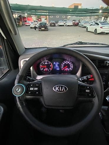 себе: Kia BONGO: 2020 г., 2.4 л, Типтроник, Дизель — 3