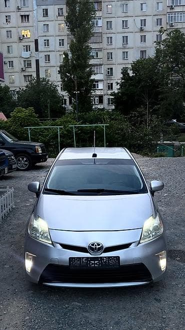 prius: Toyota Prius: 2015 г., 1.8 л, Вариатор, Гибрид, Лифтбек — 2