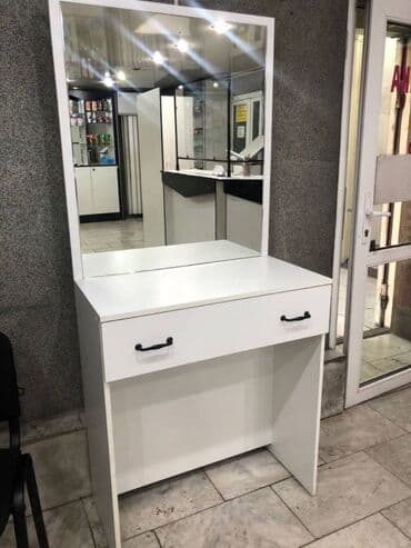 Срочно!!! Продается МАКИЯЖНЫЙ СТОЛ в отличном состоянии, цена 6200