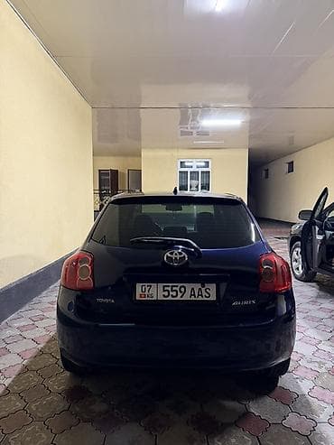 Унаа сатуу: Toyota Auris: 2009 г., 1.6 л, Кол менен иштөөчү, Бензин, Хетчбек — 3