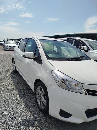 лабо шина: Toyota Yaris: 2014 г., 1.3 л, Автомат, Бензин, Хэтчбэк — 5