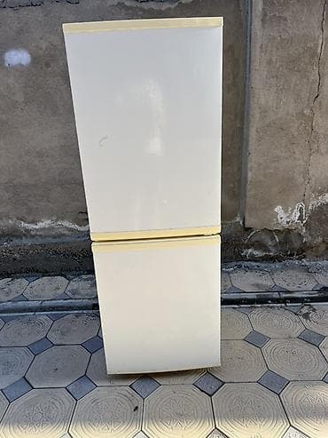 Холодильник двухкамерный, белый, с нижней морозильной камерой