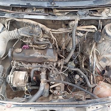 Двигатель Volkswagen (карбюраторный), комплект в сборе под капотом — 1