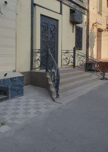 карасаева: Ижарага берем Дүкөн, 80 м² Иштебеген, Жабдууларсыз, Ремонту менен, Суу, Канализация, Жылытуу, Кирүү өзүнчө, 1-сызык, Кондиционер — 1