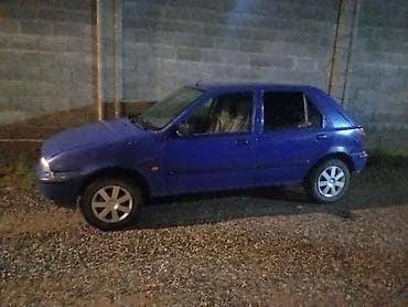 Mazda 121: 1997 г., 1.3 л, Механика, Бензин, Хэтчбэк