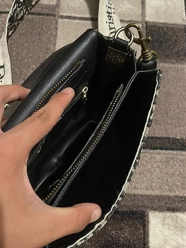 сумки женские из льна: Сумка на плечо Dior с широким ремнем - Модель: компактная сумка-сэддл — 3