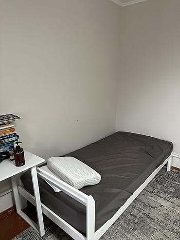 small table: Односпальная кровать, С матрасом, длина - 200 см — 1