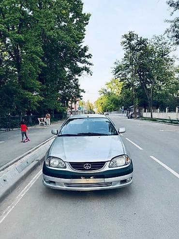 Toyota Avensis: 2001 г., 1.8 л, Механика, Бензин, Лифтбек
