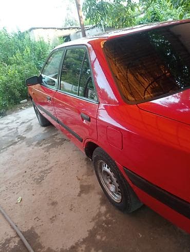 mazda familya: Mazda 323: 1992 г., Седан — 2