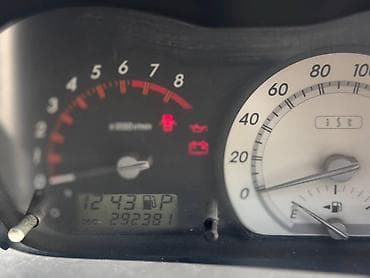 Toyota: Toyota Ist: 2003 г., 1.5 л, Автомат, Бензин, Хэтчбэк — 10