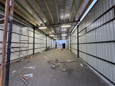 магазины аренда: Сдаю помещение 150м2. 6х25 Коммуникации: Вода, свет. Район: Аю-гранд — 1