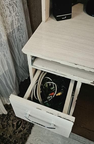 компьюерный стол: Компьютерный стол с надстройкой Размеры: 1,5м*0,7 м*0,45м - — 4