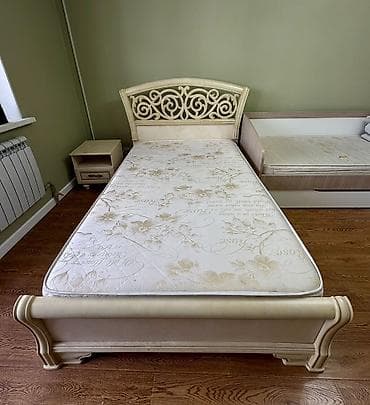 двух яростный кровать бу: Двуспальная кровать, Б/у, С матрасом, длина - 200 см — 1