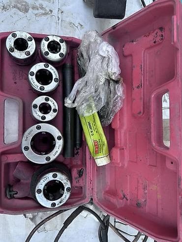 набор метчиков и плашек: Набор клуппов для нарезки трубной резьбы в пластиковом кейсе — 1