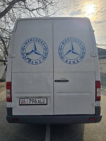 bmw m1: Легкий грузовик, Mercedes-Benz — 3