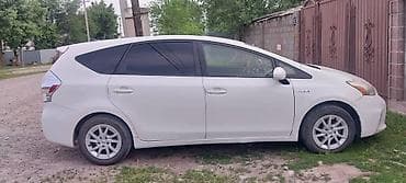 семейный авто: Toyota Prius V: 2012 г., Гибрид, Универсал — 3