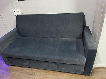 small table: Компактный прямой диван в темно‑серой обивке. Назначение на общепита — 1