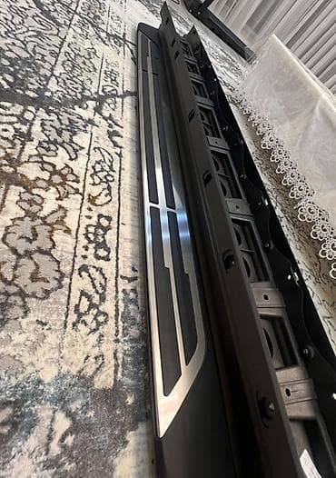 тает: Наружные накладки порогов Toyota, 2021 г., Новый, Оригинал — 2