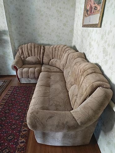 угловой диван для зала: Угловой мягкий диван с обивкой из велюровой ткани бежево-песочного — 5