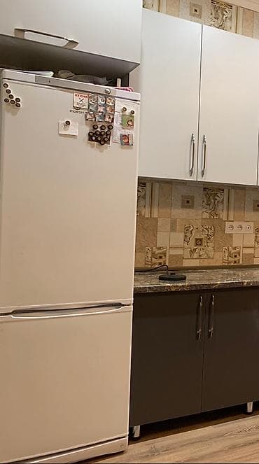 Холодильник Indesit, Б/у, Двухкамерный, 1 * 180 *