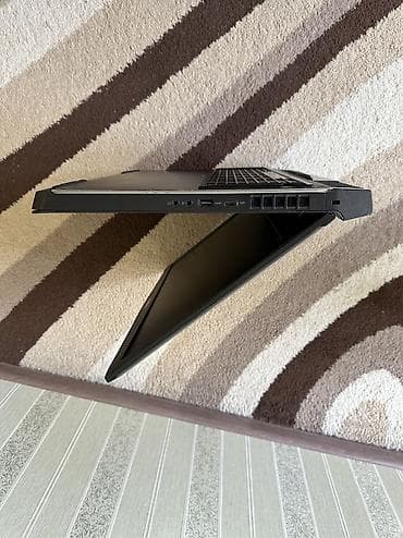 alienware: Dell Alienware 17 R4, не включается, на запчасти или под — 7