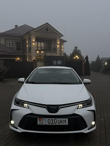 Toyota Corolla: 2019 г., 1.8 л, Автомат, Бензин, Седан