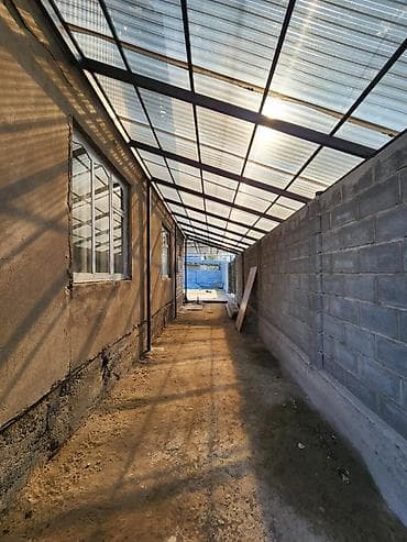 продаю связи с переездом: 🏡 Срочно продается дом в ж/м Ак-Босого, г. Бишкек Продается уютный — 9