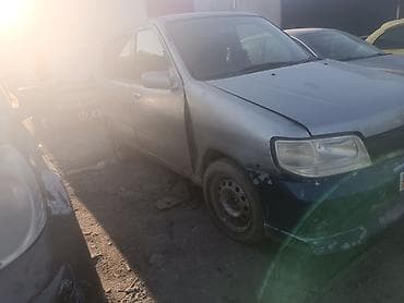 дом в машине: Nissan Cube: 1999 г., 1.4 л, Автомат, Бензин, Хэтчбэк — 2