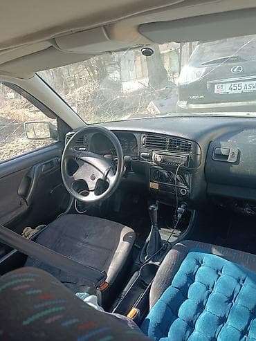 v klass: Volkswagen Golf: 1993 г., 1.6 л, Ручные, Бензин, Хэтчбэк — 5