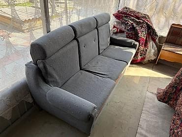 small table: Прямой диван, Б/у — 1