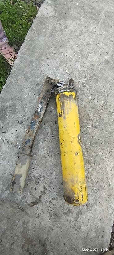 ключи на авто: Ручные шприцы для смазки, набор из нескольких штук. ты одну штуку 250 — 4