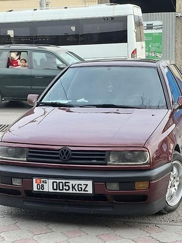 Volkswagen Vento: 1993 г., 1.8 л, Механика, Бензин, Седан