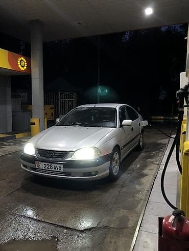 Toyota Avensis: 2001 г., 1.8 л, Механика, Бензин, Хэтчбэк