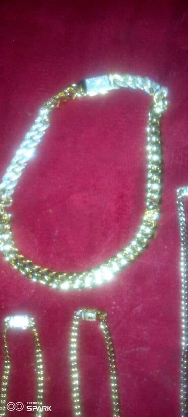 Audi: Набор бижутерии с камнями — цепи и браслеты - Комплект состоит из — 4