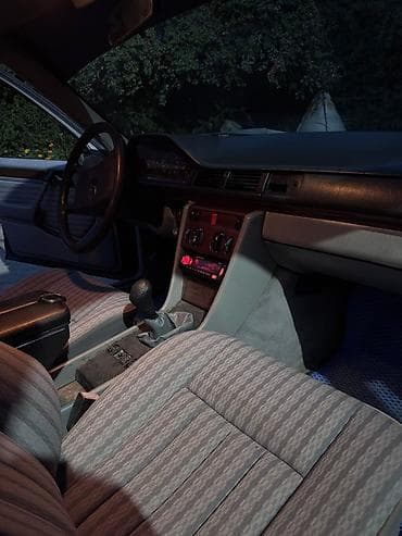 Mercedes-Benz W124: 1990 г., 2.2 л, Бензин, Седан — 8
