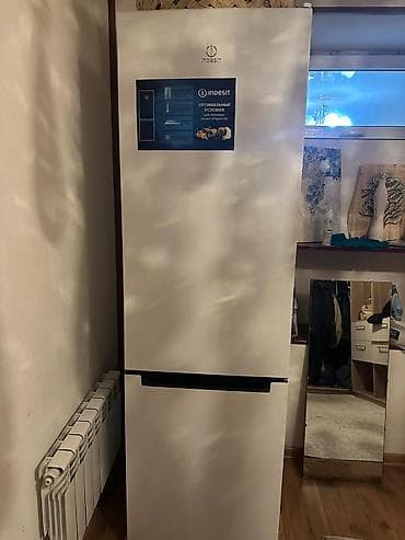 cd card: Холодильник Indesit, двухкамерный, белый цвет, нижняя морозильная — 1