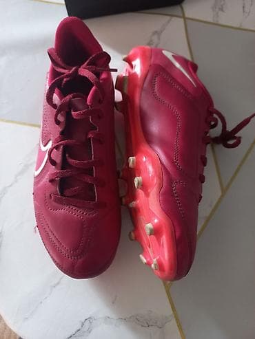 Бутсы продам 36 размер. Продам за 1200 срочно