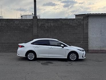карол: Toyota Corolla: 2022 г., 1.8 л, Вариатор, Гибрид, Седан — 3