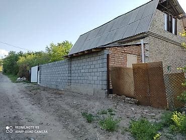 4: 🏡 Продаётся 4-комнатный кирпичный дом с участком! 📍 Локация: ж/м — 8