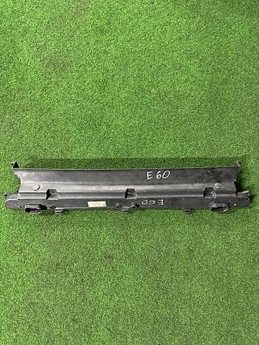 bmw e60: Накладка/крышка радиатора BMW E60 - Оригинальная пластиковая верхняя — 1